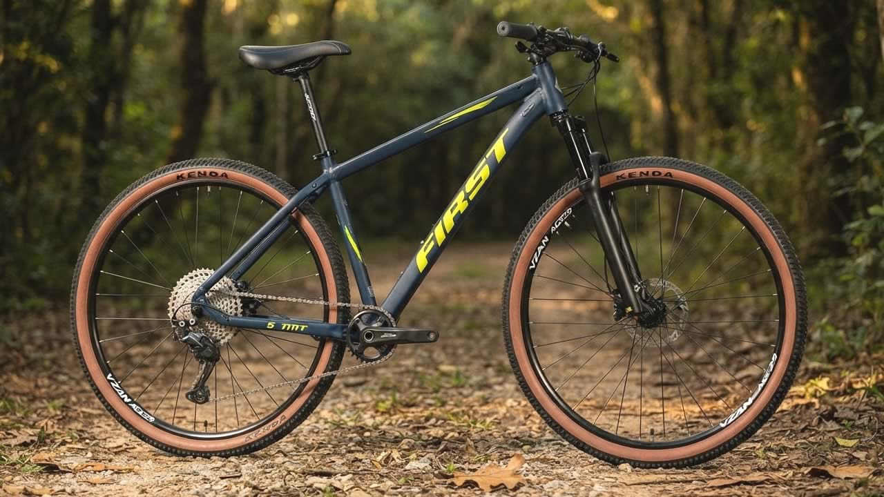 Bicicleta First aro 29 com Deore 12v, freio hidráulico e suspensão com trava